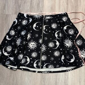 🖤 Celestial Skater Skirt – Sun & Moon Print – Zipper Front – Pockets 🖤